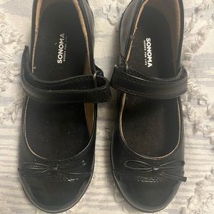 Girls size 13 black Sonoma dress shoe